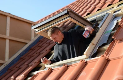 Pose de fenêtres de toit Velux à Bécon-les-Granits